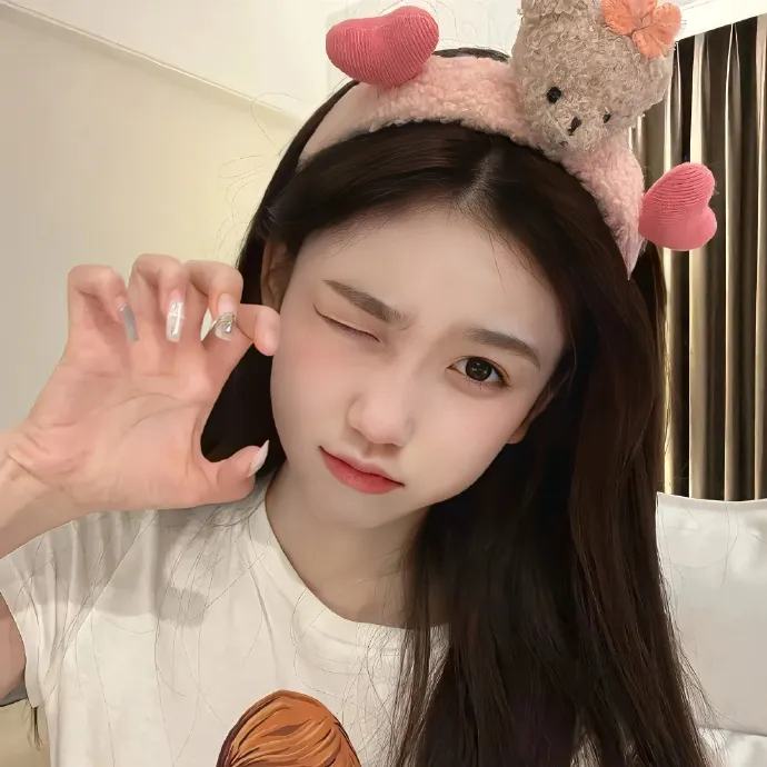 一线女星又出大瓜：私下抽烟，后援会发声明，长达一周