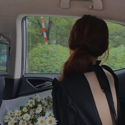 人气爱豆被曝私下抽烟，短时间内高档私房菜馆画面流出